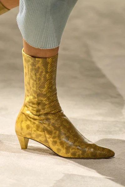 Look 60